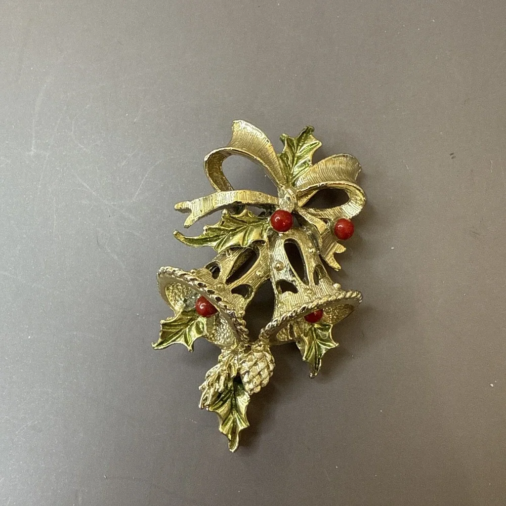 Vintage Gerry's Christmas Bells and Holly Brooch Gold Tone Pin